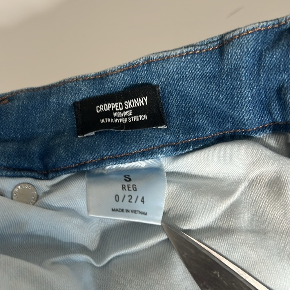 Express Cropped Distressed jeans - Picture 10 of 15